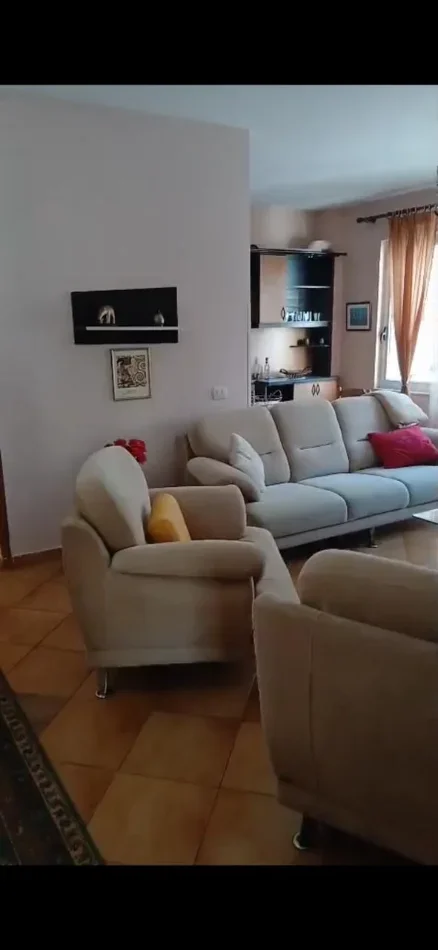 Tirane, jepet me qera apartament 2+1 Kati 2, 96 m² 600 € 