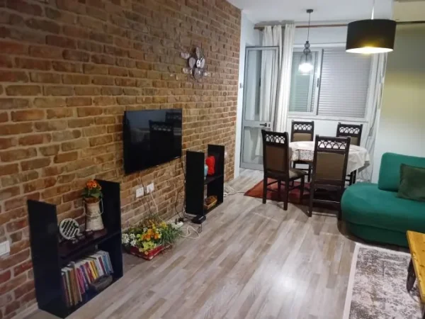 Tirane, jepet me qera apartament 1+1 Kati 3, 57 m² 500 € (pazar i ri)