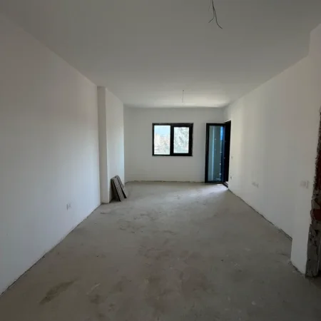 Tirane, shitet apartament 1+1+Ballkon Kati 3, 71 m² 180.000 € (Rruga e Kavajes)