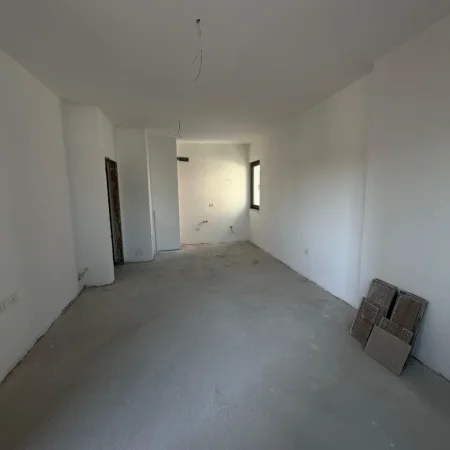 Tirane, shitet apartament 1+1+Ballkon Kati 3, 71 m² 180.000 € (Rruga e Kavajes)