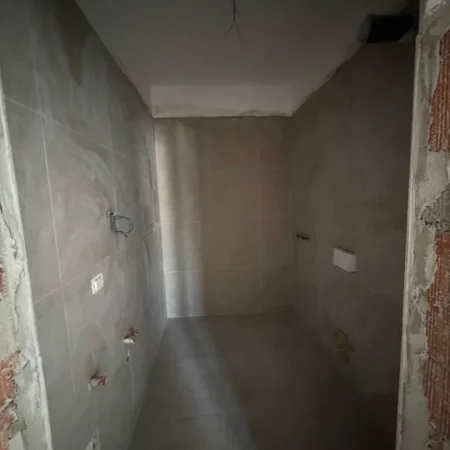 Tirane, shitet apartament 1+1+Ballkon Kati 3, 71 m² 180.000 € (Rruga e Kavajes)