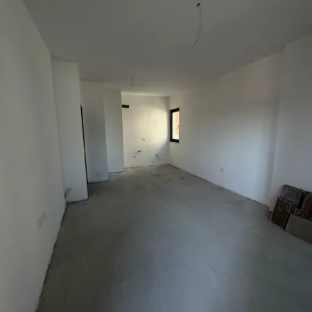 Tirane, shitet apartament 1+1+Ballkon Kati 3, 71 m² 180.000 € (Rruga e Kavajes)
