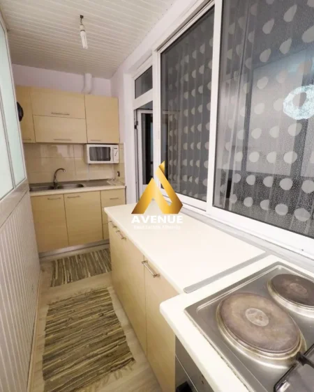 Tirane, jepet me qera apartament 1+1 Kati 5, 54 m² 500 € (Rruga muhamet gjollesha)