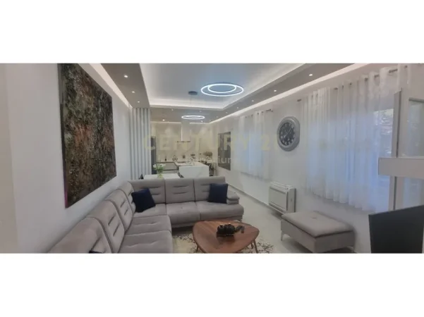 Tirane, shitet Vile 2 Katshe Kati 2, 374 m² 290.000 € (yrshek)