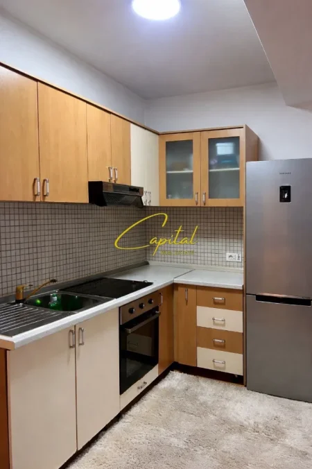 Tirane, jepet me qera apartament 2+1 Kati 3, 70 m² 550 € (ALI DEMI)