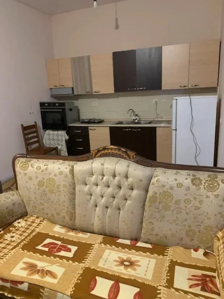 Tirane, jepet me qera apartament 2+1 Kati 1, 80 m² 320 € (YZBERISHT)