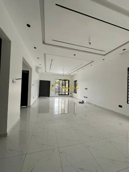 Tirane, jepet me qera ambjent biznesi Kati 0, 116 m² 1.300 € (5 MAJI)