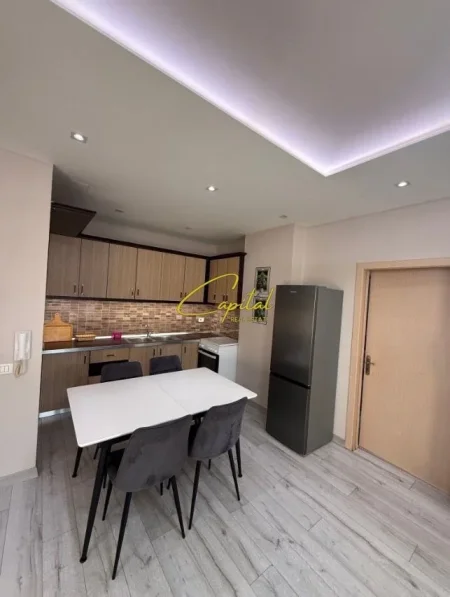 Tirane, jepet me qera apartament 2+1 Kati 4, 100 m² 600 € (ASTIR)