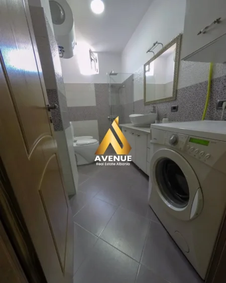Tirane, jepet me qera apartament 1+1 Kati 5, 54 m² 500 € (Rruga muhamet gjollesha)