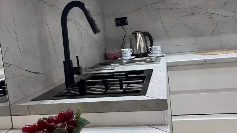 Durres, jepet me qera garsonier 1+1 , 42 m² 400 € (Prane Gjykates, Durres)