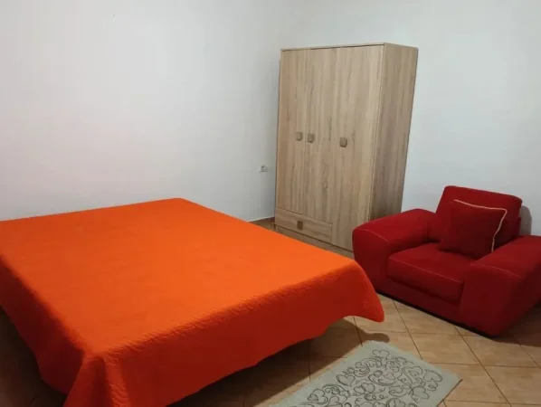 Tirane, jepet me qera apartament 2+1 Kati 1, 75 m² 350 € (ASTIR)