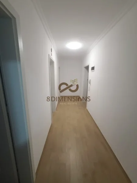 Tirane, jepet me qera zyre Kati 3, 88 m² 1.200 € (pazari ri)