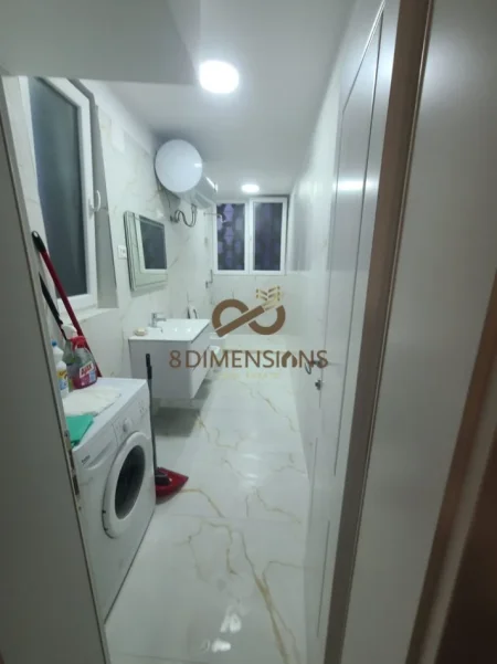 Tirane, jepet me qera zyre Kati 3, 88 m² 1.200 € (pazari ri)