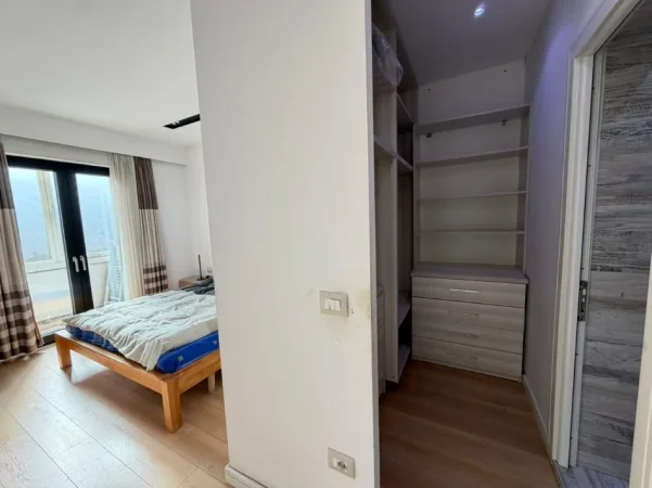 Tirane, shitet apartament 3+1 Kati 5, 104 m²