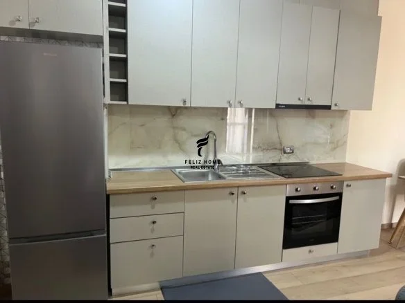 Tirane, jepet me qera apartament 1+1+Ballkon Kati 4, 68 m² 700 € (RRUGA E KAVAJES)