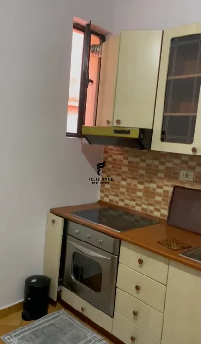 Tirane, jepet me qera apartament 1+1 Kati 3, 70 m² 400 € (SELITE)