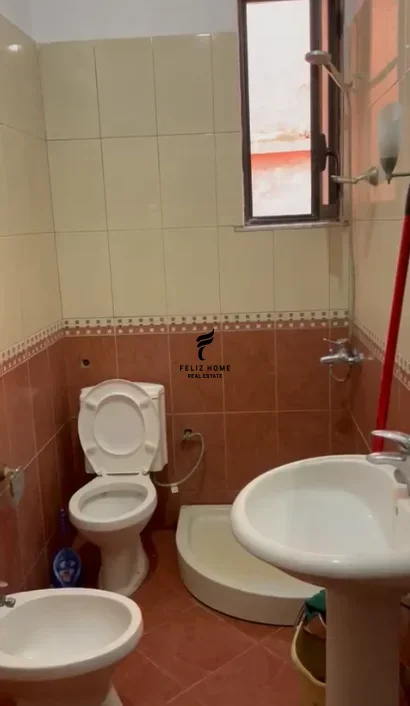 Tirane, jepet me qera apartament 1+1 Kati 3, 70 m² 400 € (SELITE)