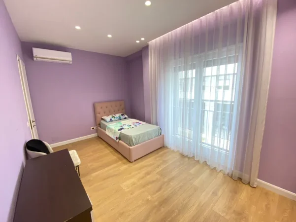 Tirane, jepet me qera apartament 2+1 Kati 1, 100 m² 700 € (Selvia, Rruga e Dibres)