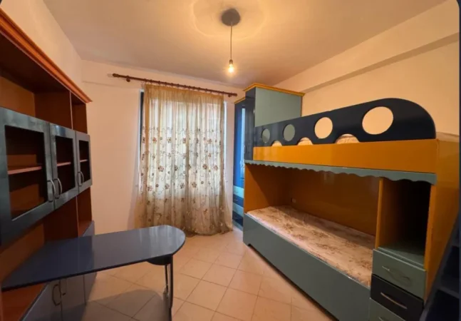 Tirane, jepet me qera apartament 2+1 Kati 3, 85 m² 450 € (YZBERISHT)