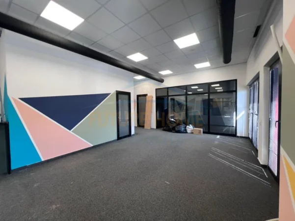 Tirane, jepet me qera ambjent biznesi Kati 1, 191 m² 2.200 € (Farmacia 10)