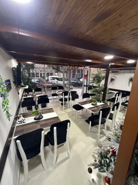 Shitet Komplet si biznes Resorant ne gjendje pune me te gjithe pajisjet e veglat e guzhines, karrige tavolina etj.