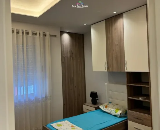Tirane, jepet me qera apartament 2+1 Kati 4, 110 m² 630 € (kompleksi golden park)