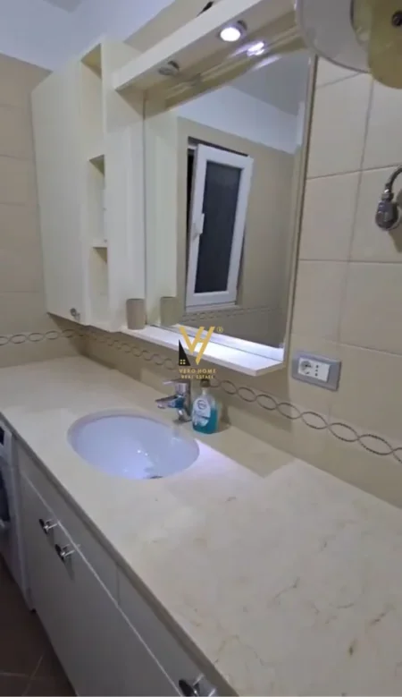 Tirane, jepet me qera apartament 1+1+Ballkon Kati 3, 65 m² 550 € (VASIL SHANTO)