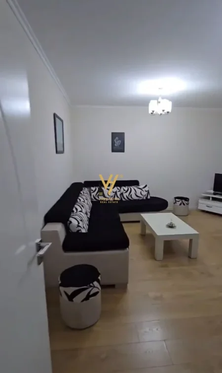 Tirane, jepet me qera apartament 1+1+Ballkon Kati 3, 65 m² 550 € (VASIL SHANTO)