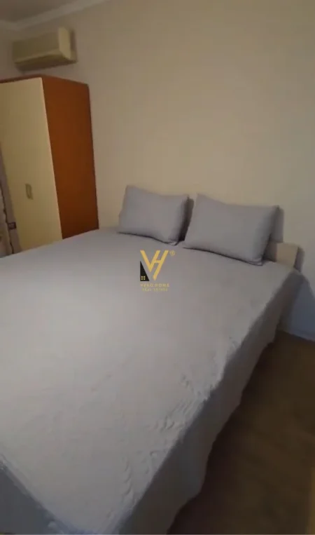 Tirane, jepet me qera apartament 1+1+Ballkon Kati 3, 65 m² 550 € (VASIL SHANTO)