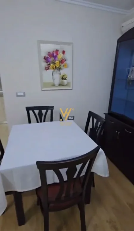 Tirane, jepet me qera apartament 1+1+Ballkon Kati 3, 65 m² 550 € (VASIL SHANTO)