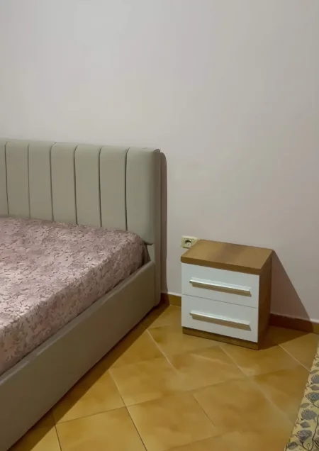 Tirane, jepet me qera apartament 2+1+Ballkon Kati 3, 70 m² 400 € (Selitë e vogël (pranë tregut ushqimor))