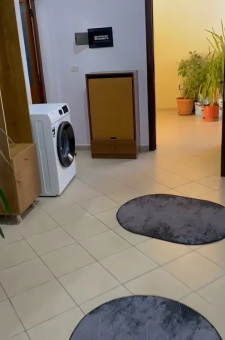 Tirane, jepet me qera apartament 2+1+Ballkon Kati 3, 70 m² 400 € (Selitë e vogël (pranë tregut ushqimor))