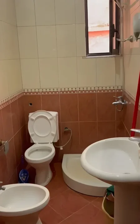 Tirane, jepet me qera apartament 2+1+Ballkon Kati 3, 70 m² 400 € (Selitë e vogël (pranë tregut ushqimor))