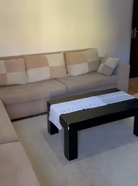 Tirane, jepet me qera apartament 2+1+Ballkon Kati 3, 70 m² 400 € (Selitë e vogël (pranë tregut ushqimor))