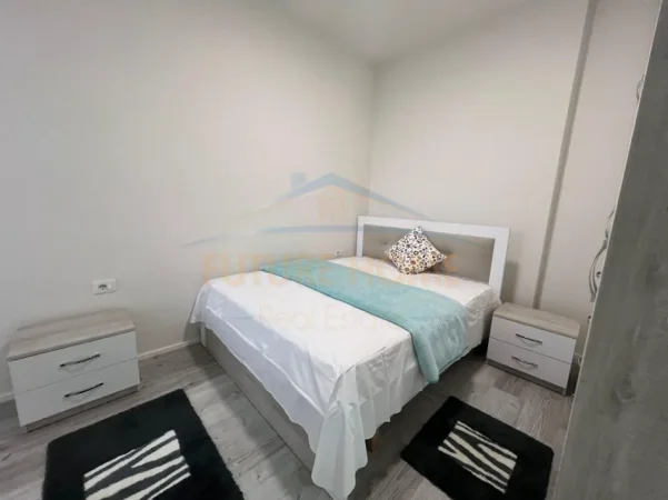 Tirane, jepet me qera apartament 2+1+Ballkon Kati 2, 100 m² 600 € (Golden Park)