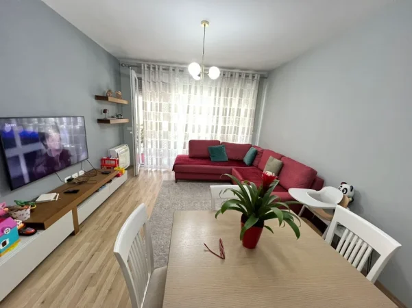 Tirane, jepet me qera apartament 1+1+Ballkon Kati 2, 70 m² 630 € (fiori di bosko)