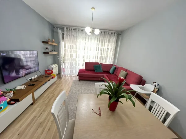 Tirane, jepet me qera apartament 1+1+Ballkon Kati 2, 70 m² 630 € (fiori di bosko)