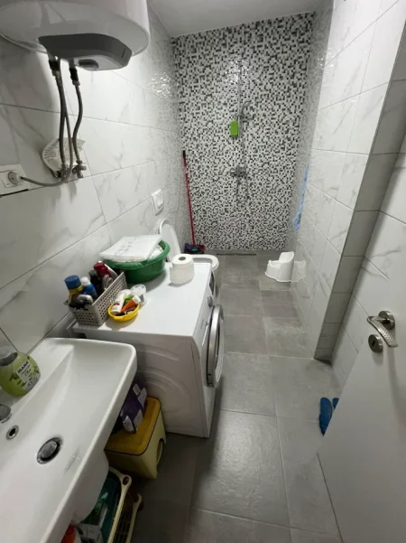 Tirane, jepet me qera apartament 1+1+Ballkon Kati 2, 70 m² 630 € (fiori di bosko)