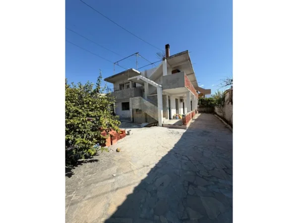 Tirane, jepet me qera Vile Kati 0, 149 m² 1.041 € (Misto Mame)