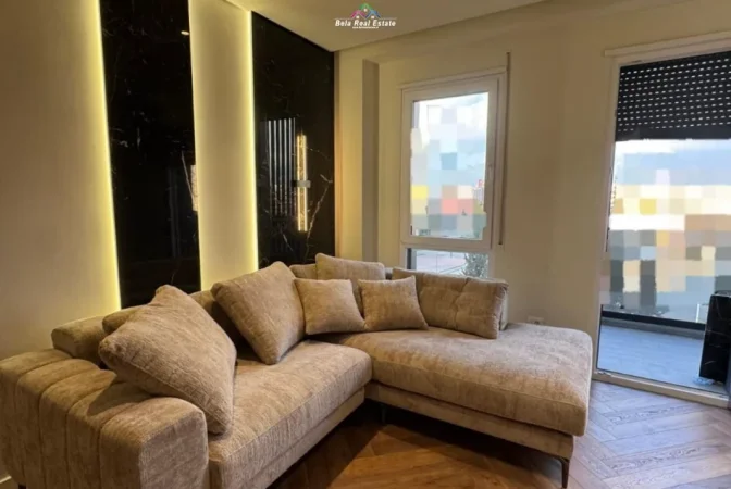 Tirane, jepet me qera apartament 2+1+Ballkon Kati 5, 93 m² 1.070 € (prane Kishes Katolike)