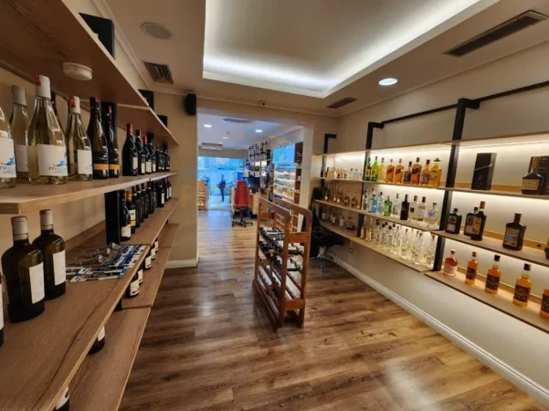 Tirane, shes dyqan Kati 0, 139 m² 64.500 € (Blloku)