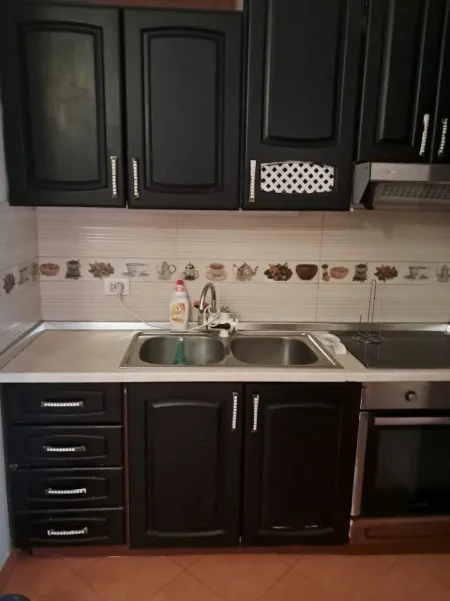 Tirane, jepet me qera apartament 1+1 Kati 1, 65 m² 570 € (AIR ALBANIA)