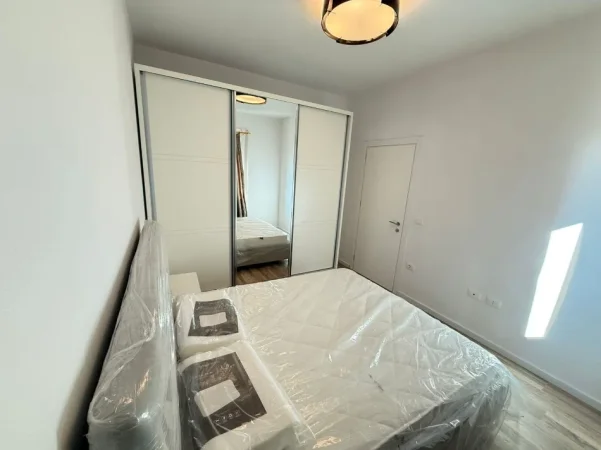 Tirane, jepet me qera apartament 1+1 Kati 2, 60 m² 620 € (Rruga Artan Lenja)