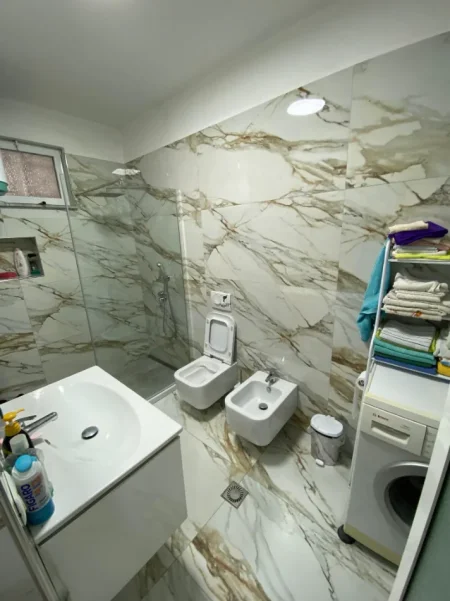 Tirane, jepet me qera apartament 2+1 Kati 2, 90 m² 600 € (SELITE)