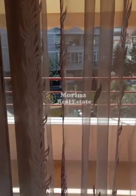 Tirane, jepet me qera apartament 3+1 Kati 1, 90 m² 500 € (Fresku)