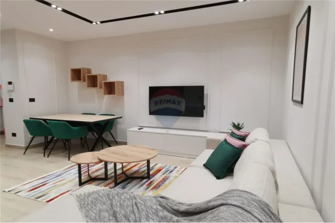 Tirane, jepet me qera 1+1 , 75 m² 850 € (Halisof Rezidenc)