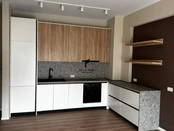 Tirane, jepet me qera zyre Kati 6, 64 m² 500 € (BRRYL)