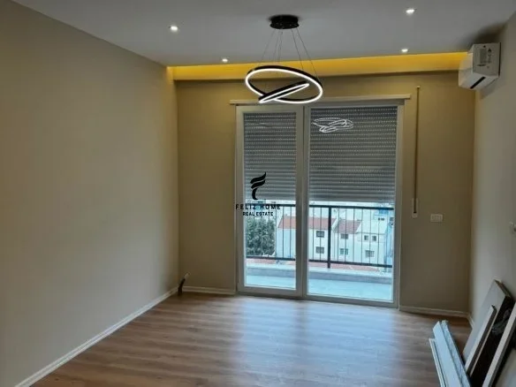 Tirane, jepet me qera zyre Kati 6, 64 m² 500 € (BRRYL)