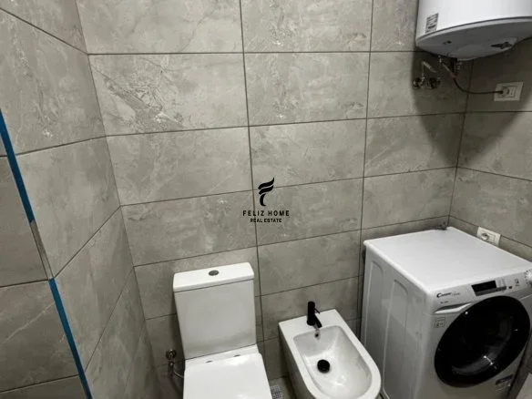 Tirane, jepet me qera zyre Kati 6, 64 m² 500 € (BRRYL)