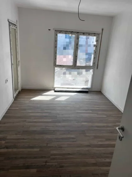 Tirane, jepet me qera zyre Kati 2, 100 m² 100 € (Rruga Dritan Hoxha)